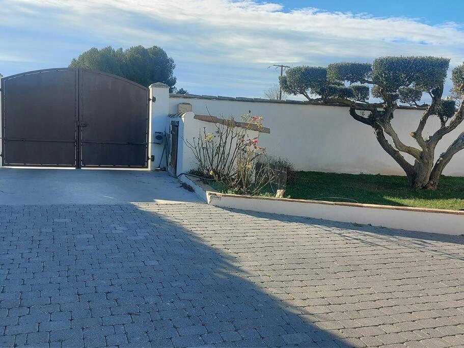 Studio Neuf Avec Acces Piscine Valergues Exterior photo